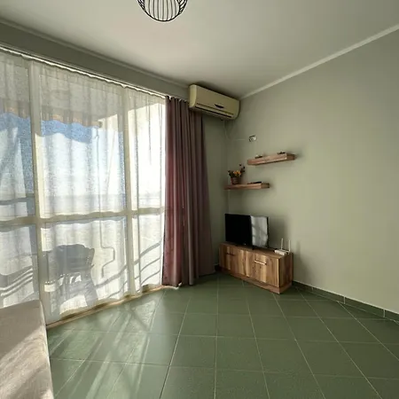 Eri 4 Apartment